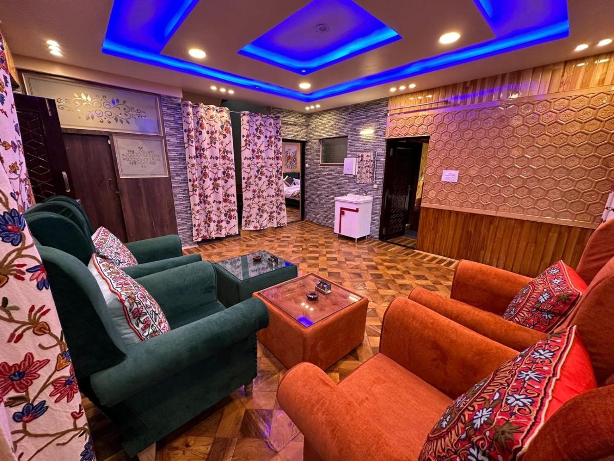 Batakut Cliff Cottage Pahalgam, Kashmir מראה חיצוני תמונה