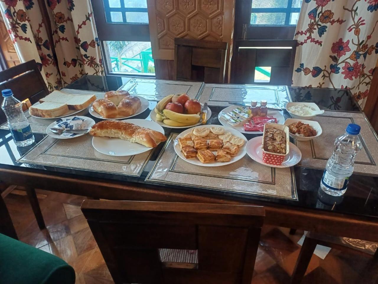 Batakut Cliff Cottage Pahalgam, Kashmir מראה חיצוני תמונה