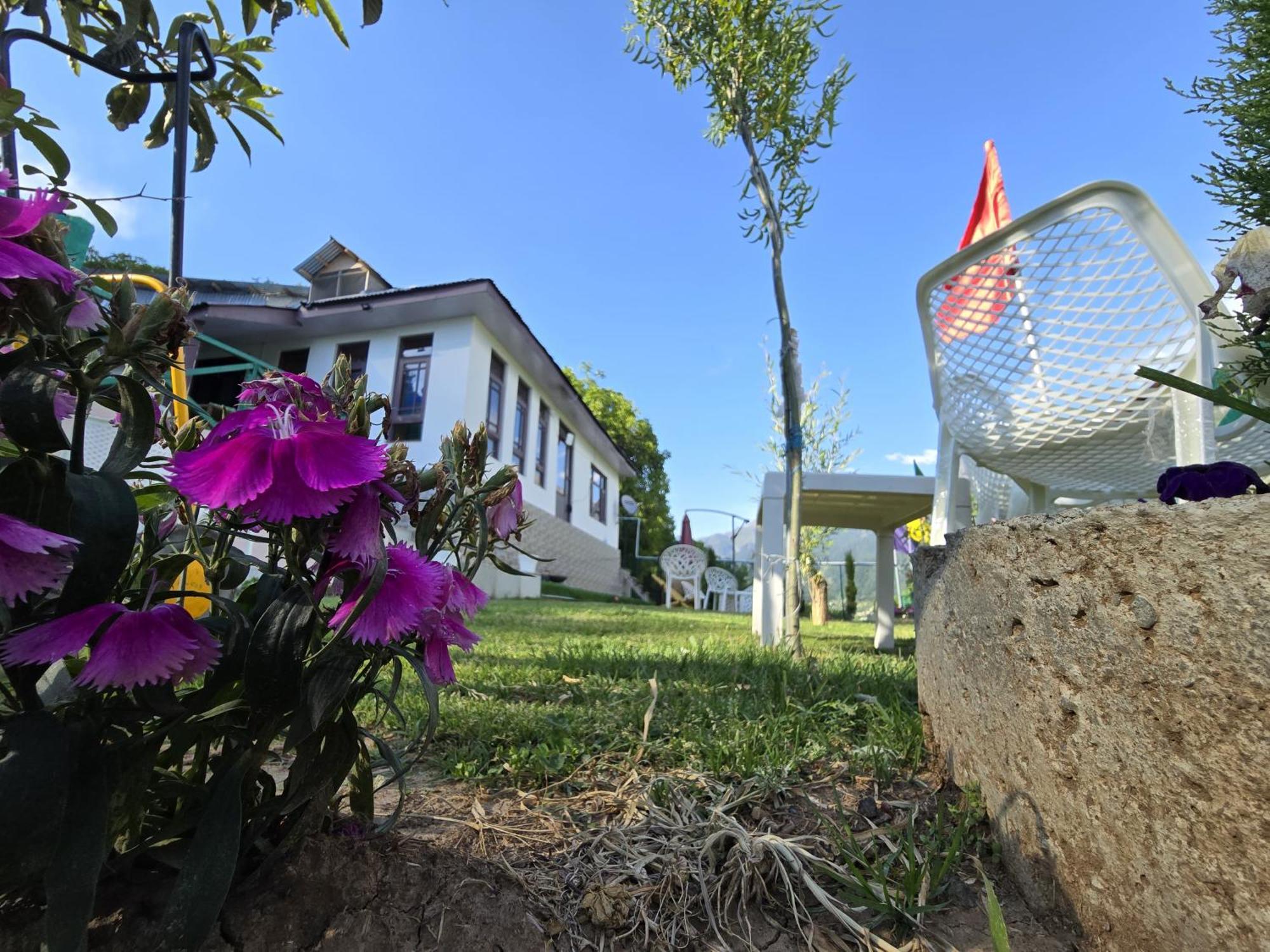 Batakut Cliff Cottage Pahalgam, Kashmir מראה חיצוני תמונה