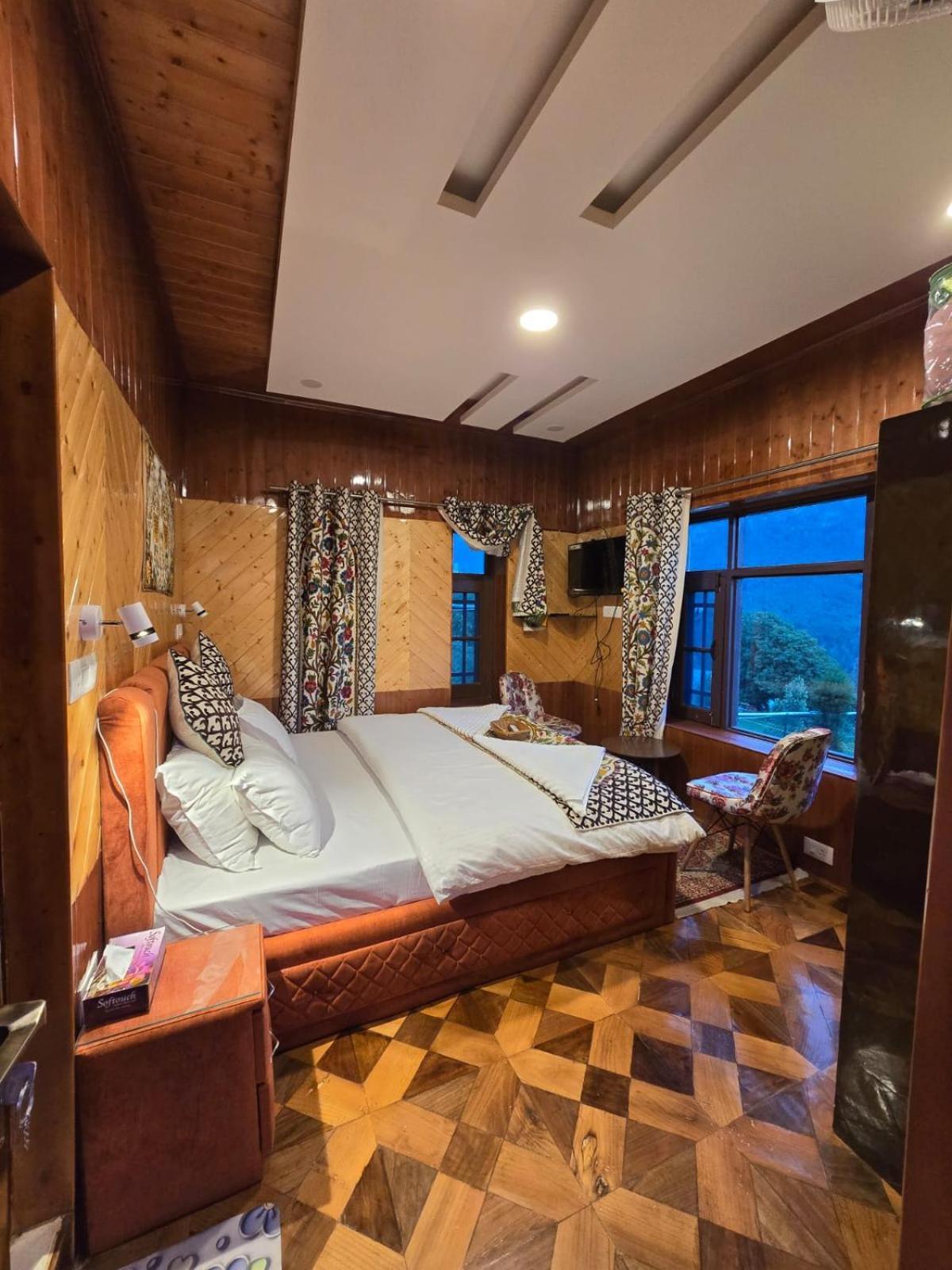 Batakut Cliff Cottage Pahalgam, Kashmir מראה חיצוני תמונה