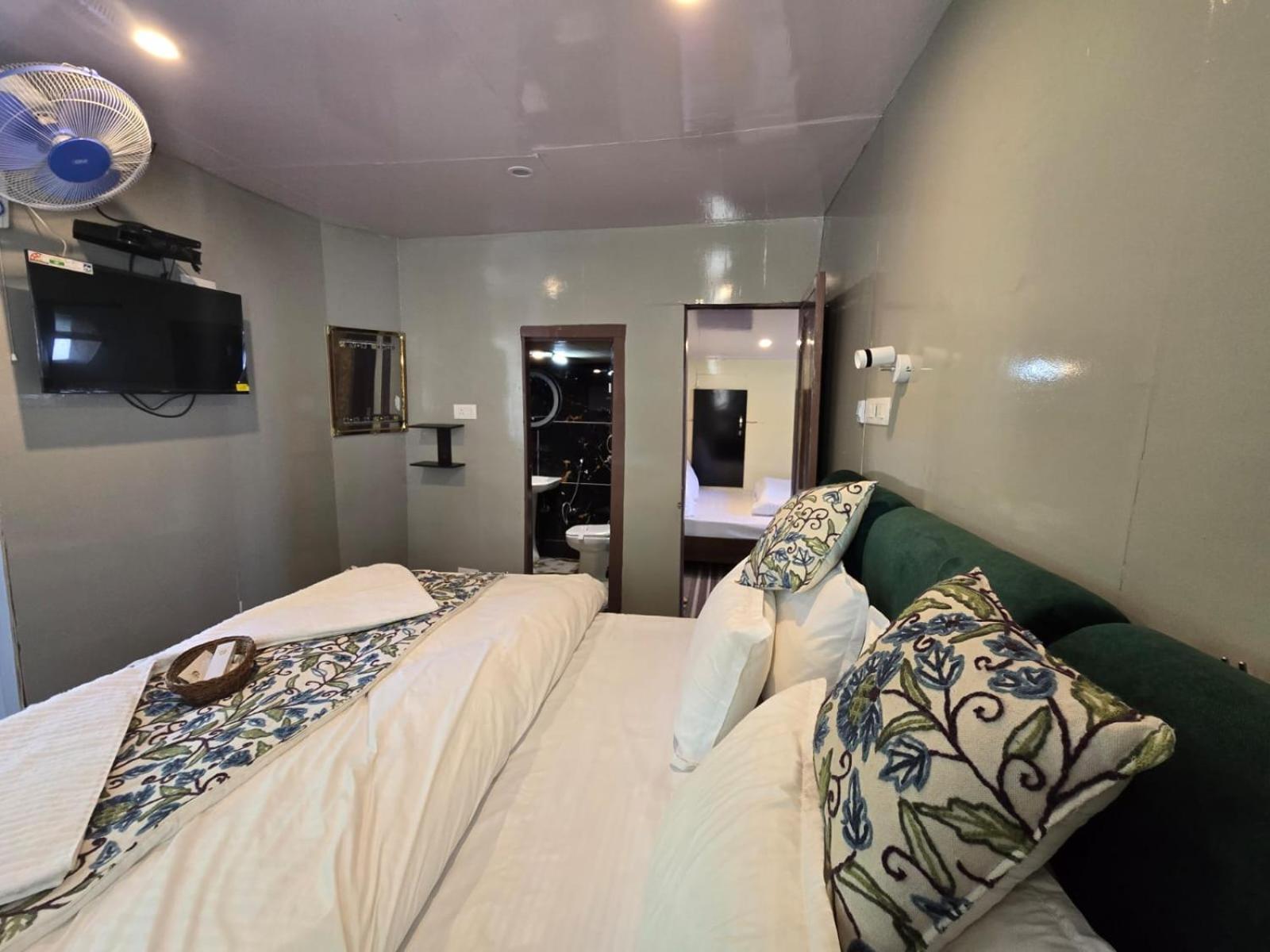 Batakut Cliff Cottage Pahalgam, Kashmir מראה חיצוני תמונה