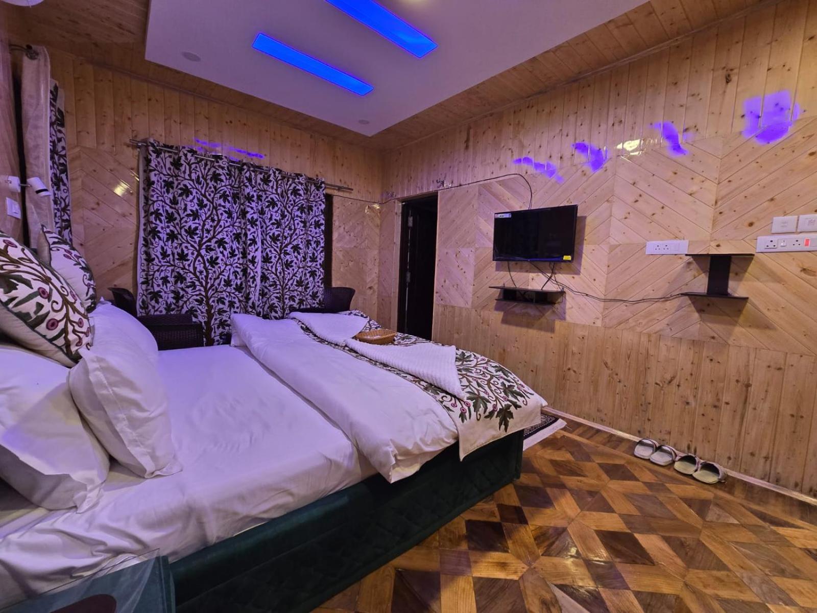 Batakut Cliff Cottage Pahalgam, Kashmir מראה חיצוני תמונה